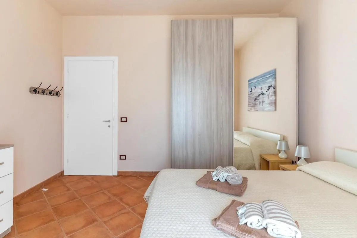 Your Home In Central Sirmione! Italie