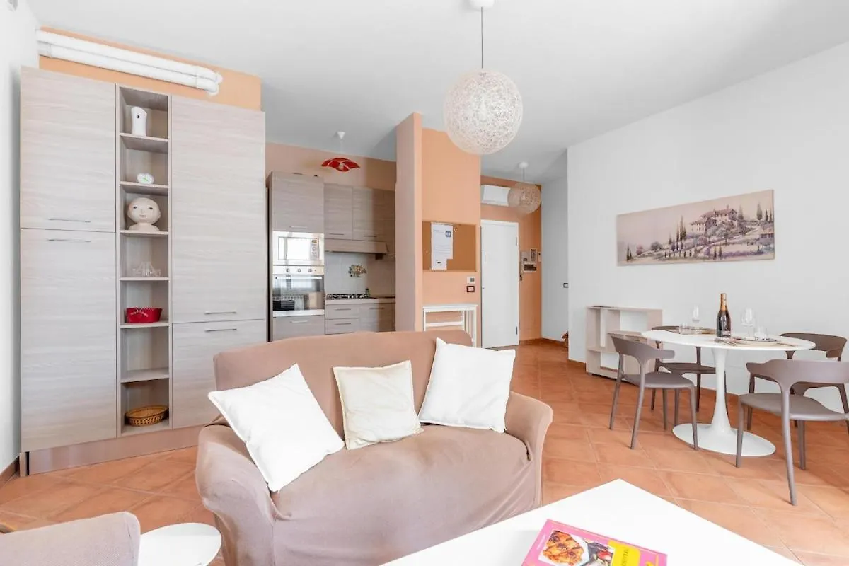 아파트 Your Home In Central Sirmione! 이탈리아