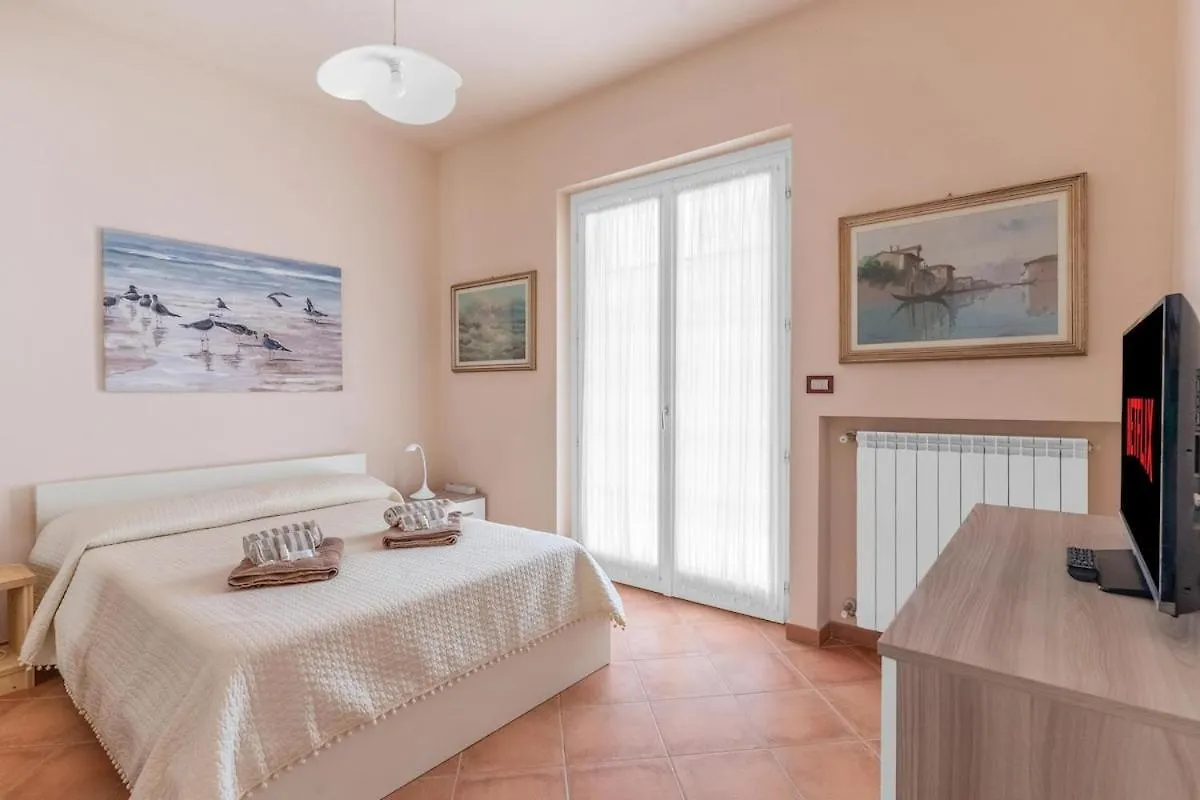 Your Home In Central Sirmione!의 연락처